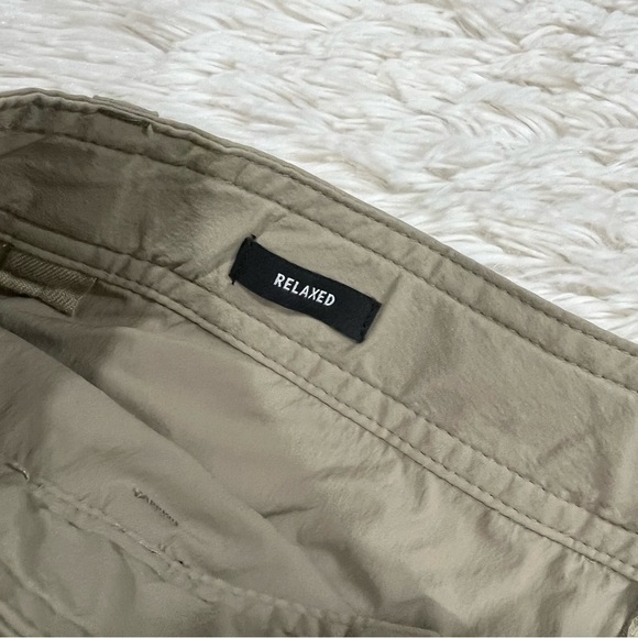 REI Relaxed Fit Khaki 8.5 Inch Hiking Cargo Outdoor Walking Shorts  - Size 6 - Picture 3 of 12